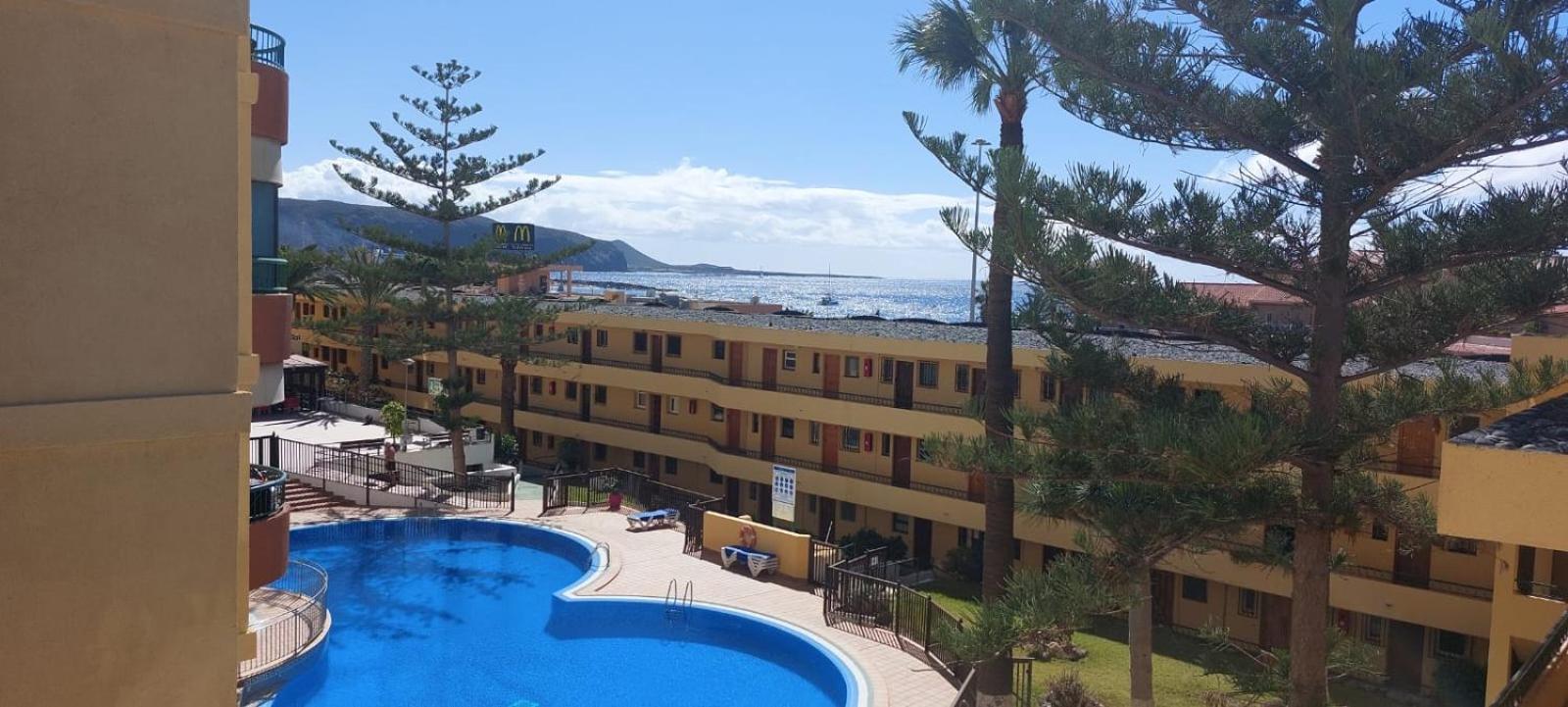 Firstline Apartment Los Cristianos Arona  Eksteriør billede