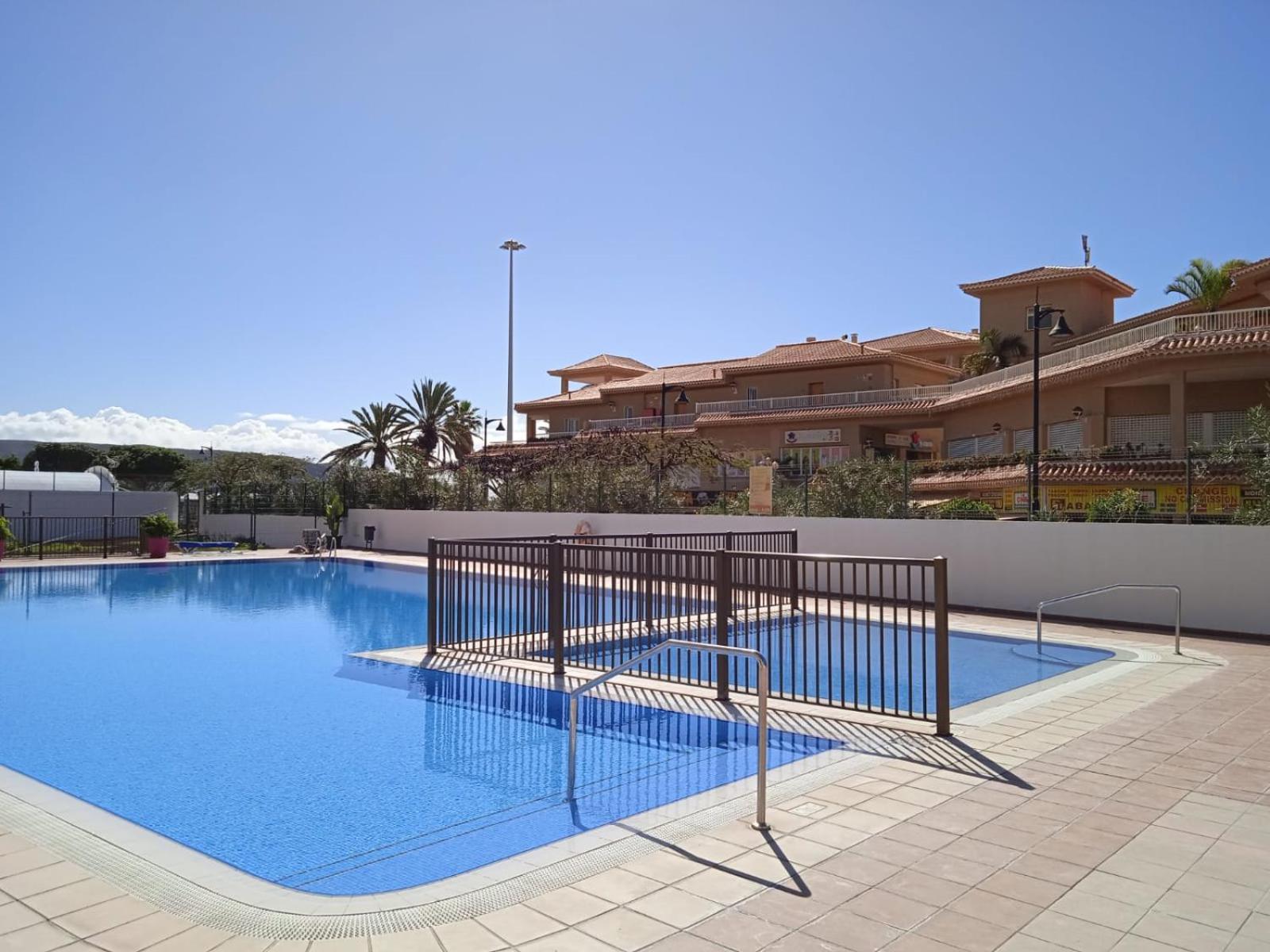Firstline Apartment Los Cristianos Arona  Eksteriør billede