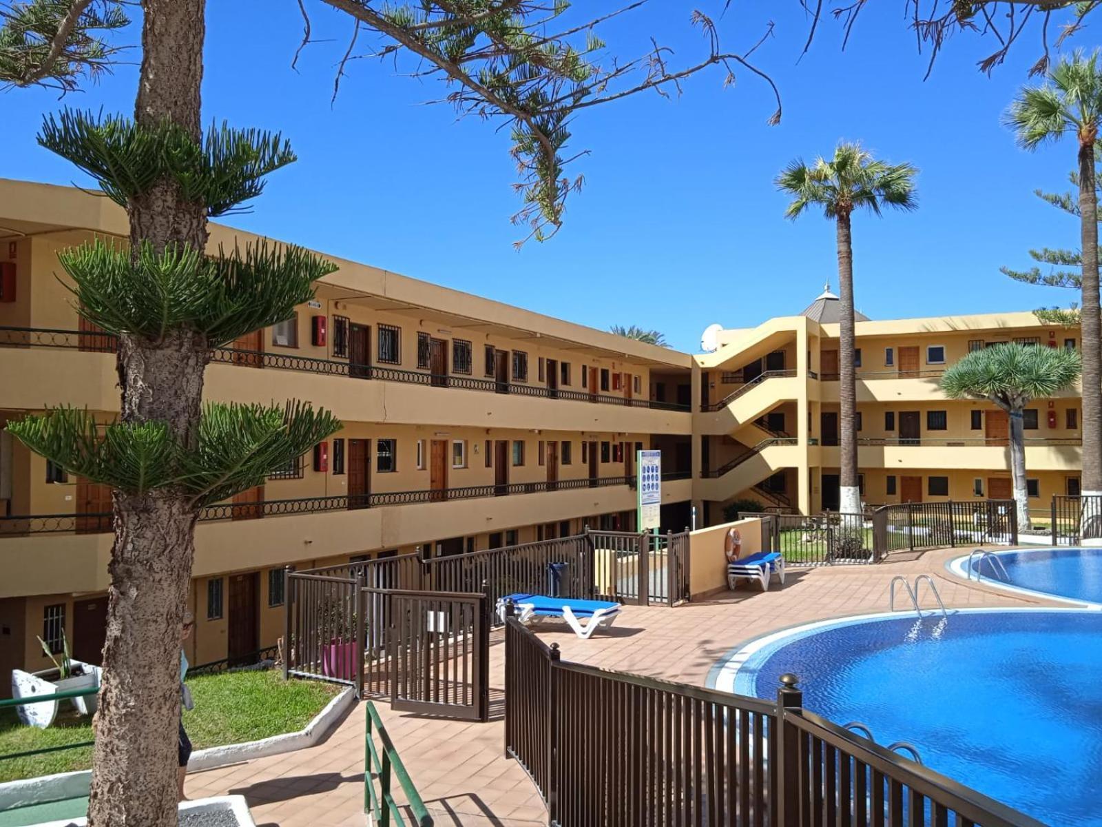 Firstline Apartment Los Cristianos Arona  Eksteriør billede